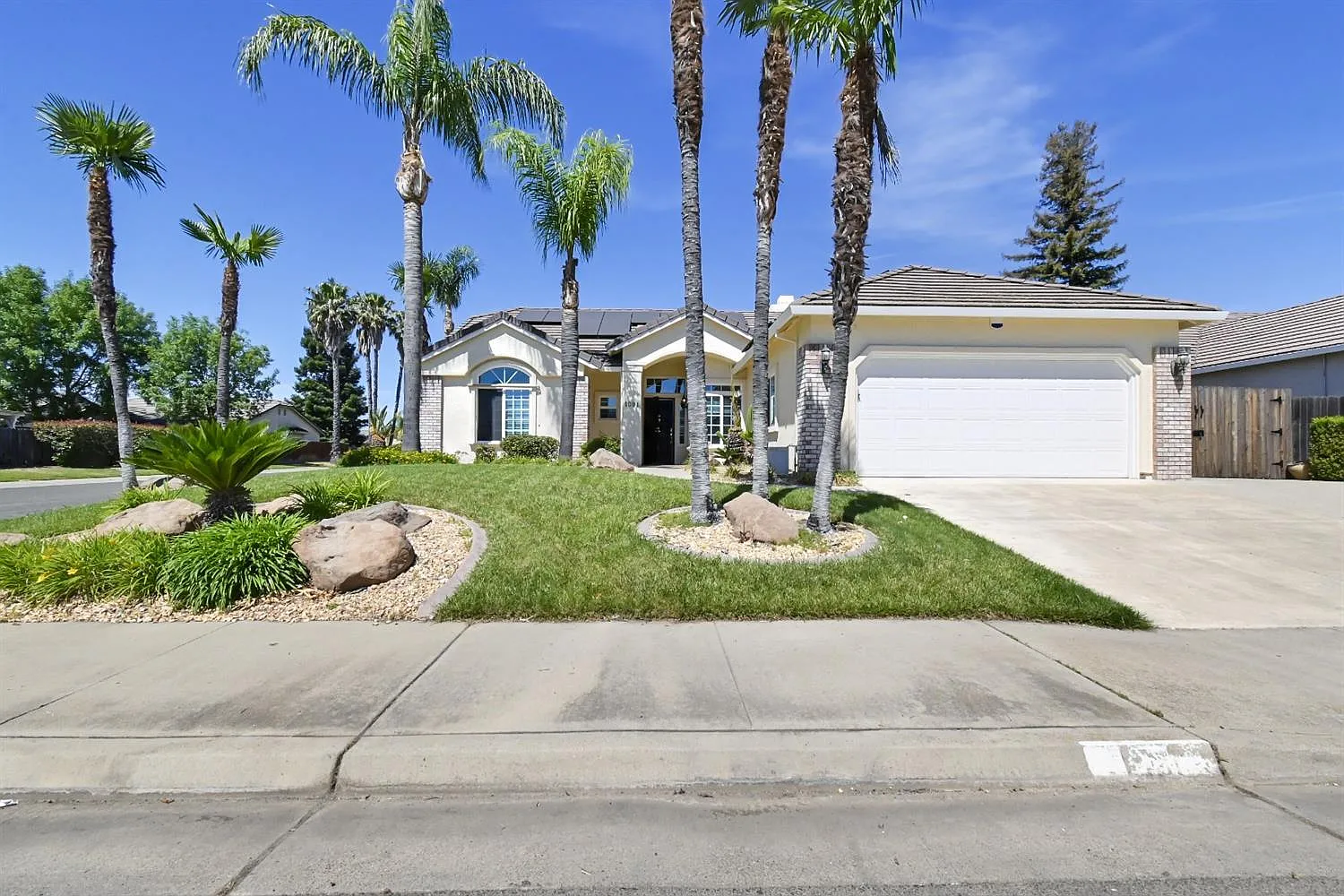 1091 Portola Valley Rd photo 1