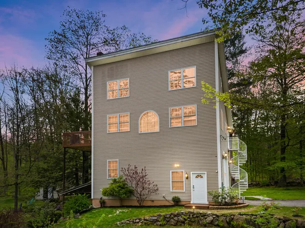 31 Vermont Avenue, Greene, ME 04236