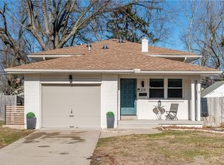 319 Orchard Dr, Oakwood, OH 45419