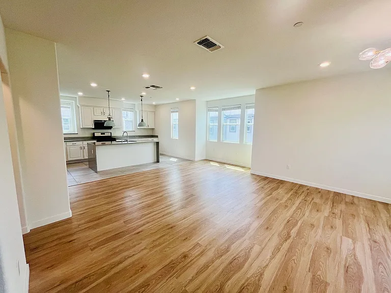 792 Garden St — Photo 3