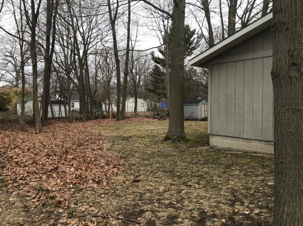 15383 Pine St, Grand Haven, MI 49417