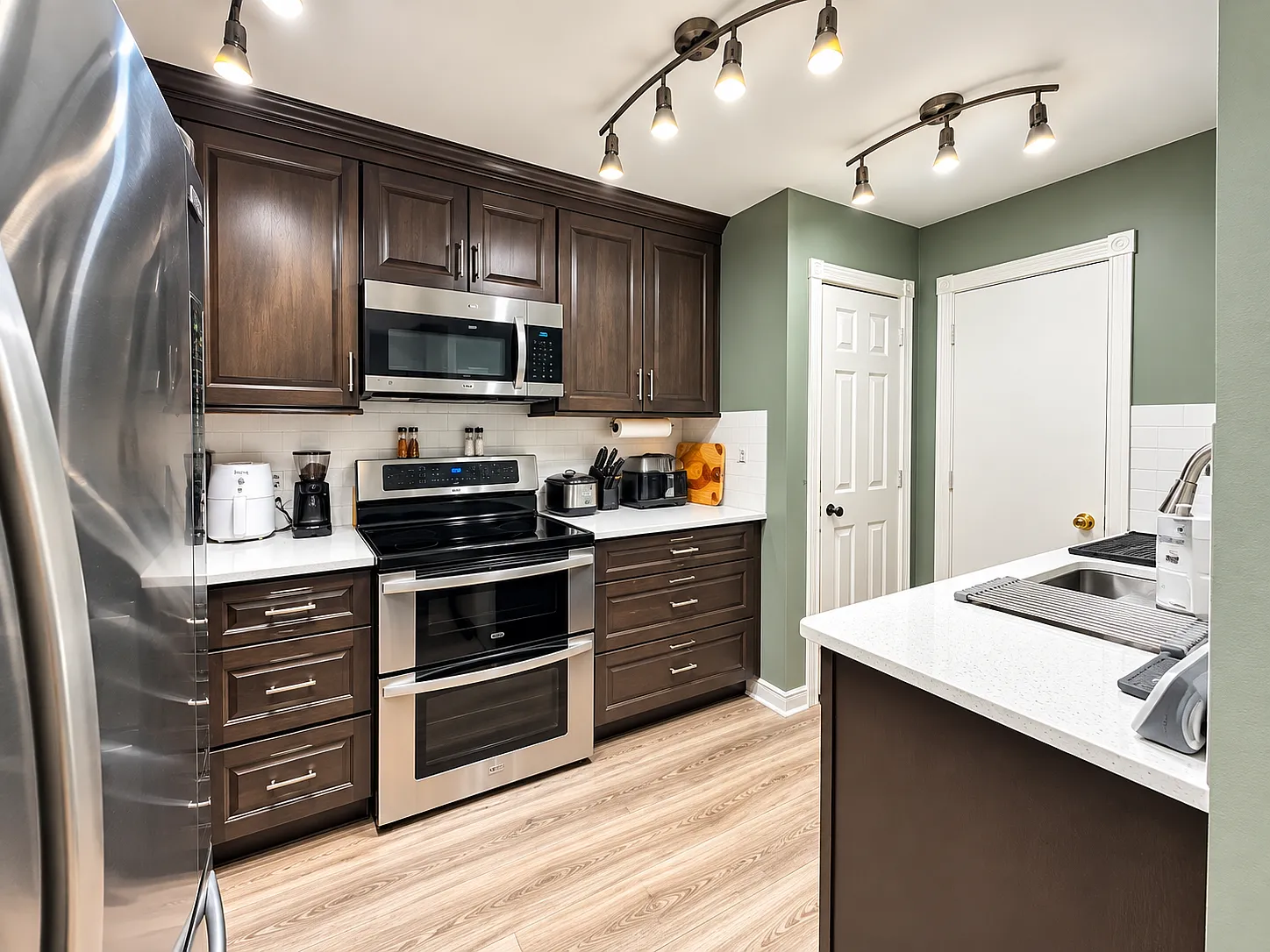 2 bed, 1.5 bath, 680 sqft, $1,750 — Photo 3