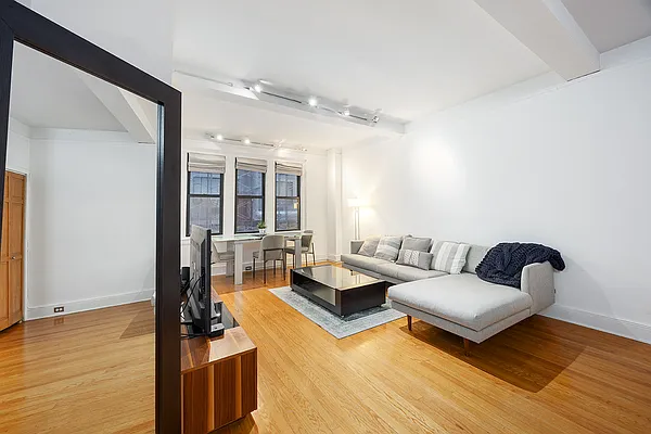 Rented by WAM Partners - William Moses Co. | media 9