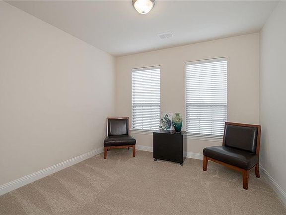 4th image of 2930 Clearwater Dr