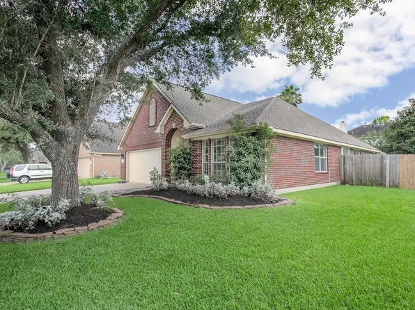 1828 Barretts Glen Dr, Pearland, TX 77581