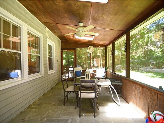 2nd image of 8 Lakeview Ter