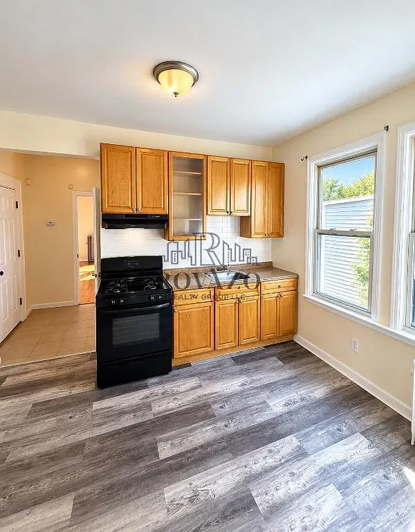 2 bed, 700 sqft, $1,850 — Photo 1