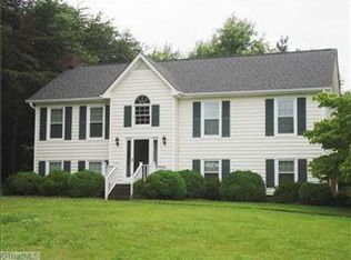 1105 Ridgecliff Dr, Rural Hall, NC 27045