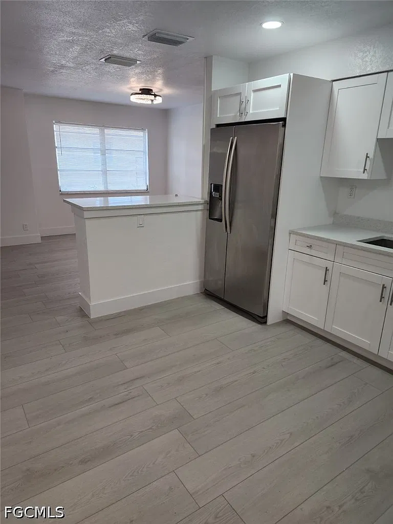 2 bed, 1.0 bath, 3072 sqft, $1,300 — Photo 3
