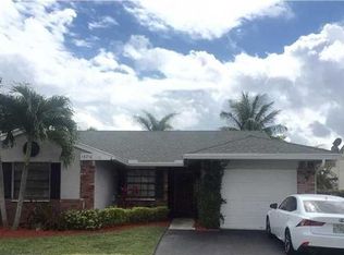 13710 Oak Ridge Dr, Davie, FL 33325