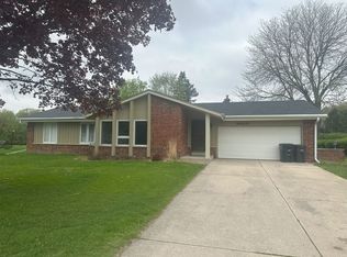 N26W22362 Birchwood Ct, Waukesha, WI 53186
