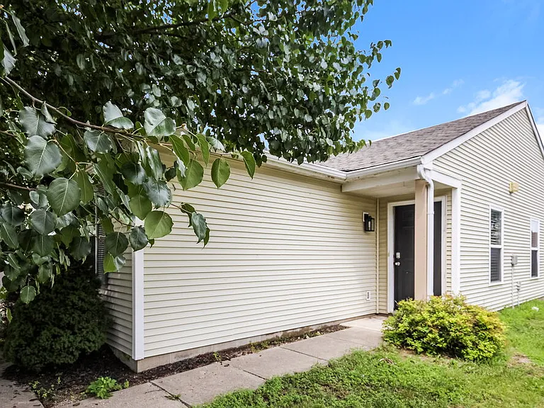 6715 Everbloom Ln — Photo 3