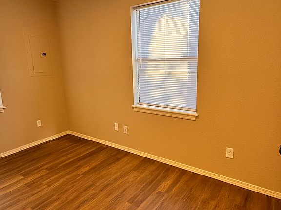 5th image of 908 N Dorothy Ave