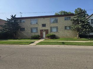 914 Edwards St APT 2E, Waukegan, IL 60085