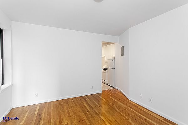 1st image of 204 E 84th St #26
