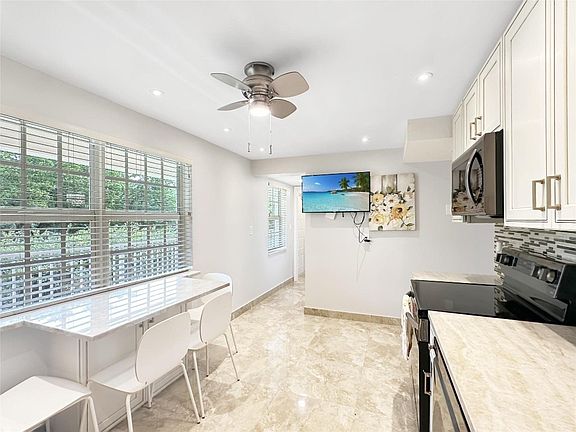 3rd image of 3505 Oaks Way APT 310