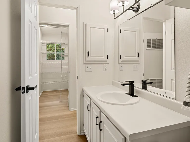 3184 Serena Ave — Photo 10