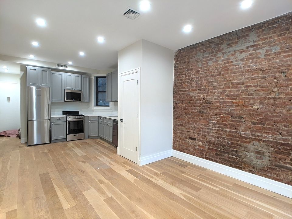 1st image of 221 E 10th St #200