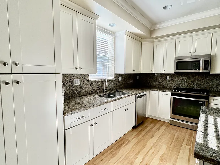 720 Harrison St — Photo 5
