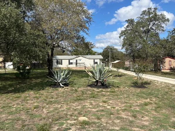 165 BRIANNA CT, Von Ormy, TX 78073