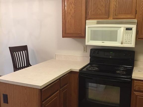5th image of 320 Lynn Manor Dr