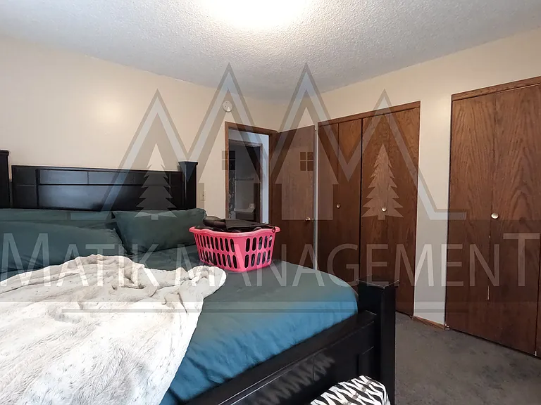 321 27th St NE #1 — Photo 10