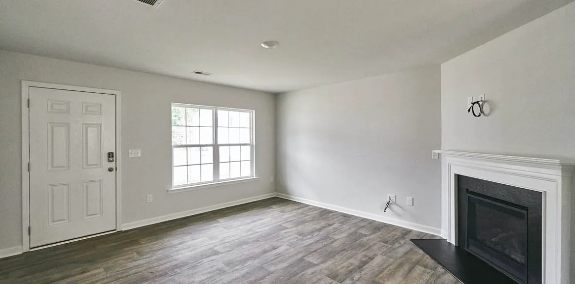 101 Mansfield Ct — Photo 3