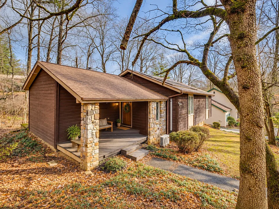 13 N Foxxborough Ln