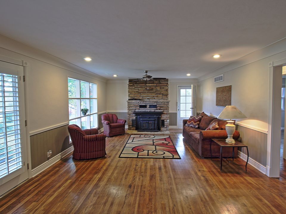 2nd image of 406 Ries Rd