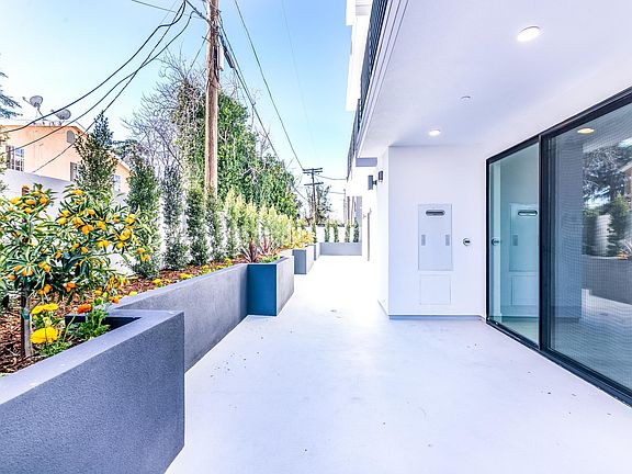 3rd image of 11500 Emelita St #201