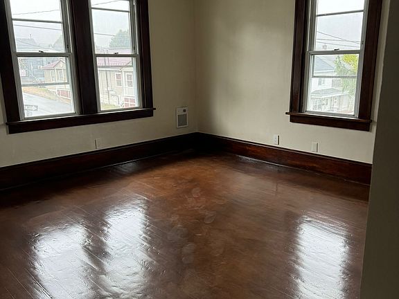 4th image of 52 S Balliet St #2