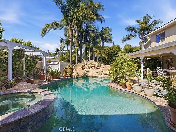 2nd image of 2033 Holiday Rd