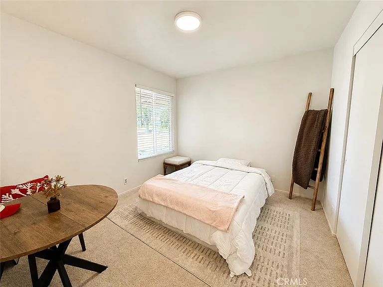 2703 S Fern Ave — Photo 12