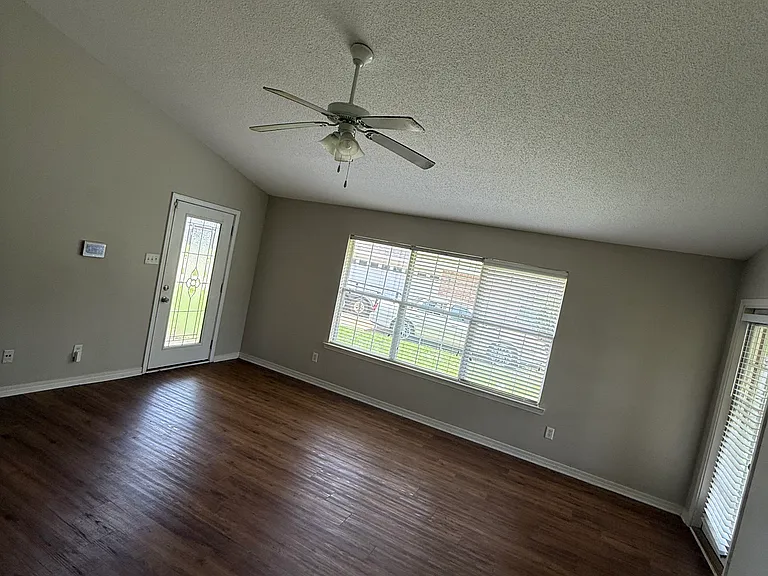 3050 Jersey Dr W — Photo 4