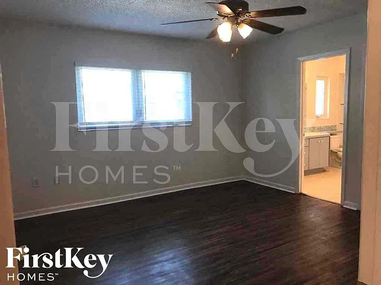 833 Wee Burn St — Photo 9