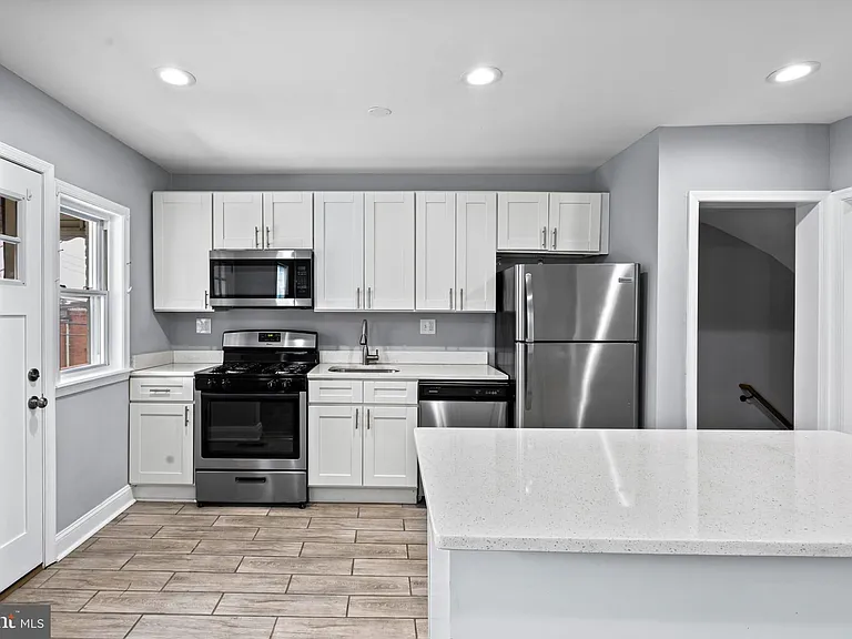 1015 Lyndhurst St — Photo 12