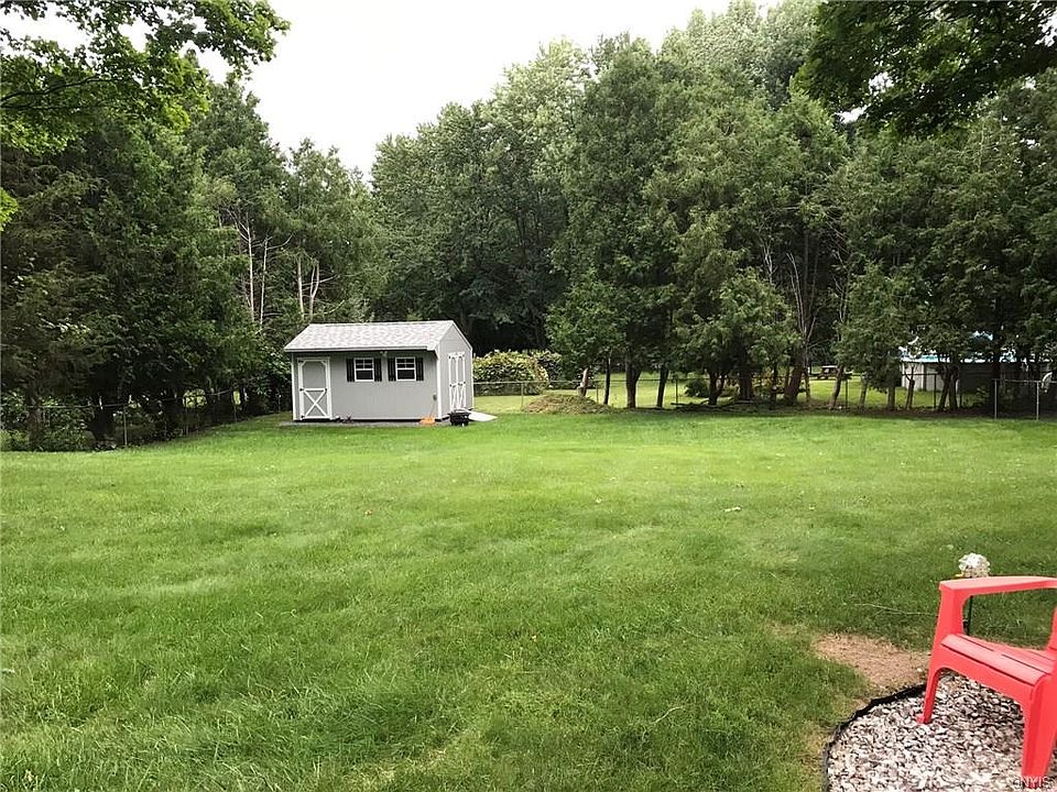 2nd image of 104 Oakridge Dr