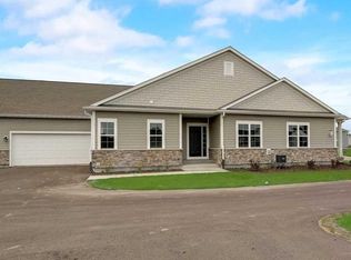 W142N11283 Wrenwood Pass BUILDING 15, Germantown, WI 53022