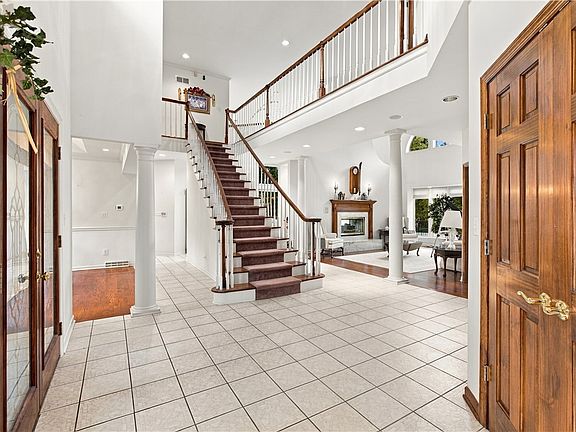 4th image of 544 Green Parrot Ln