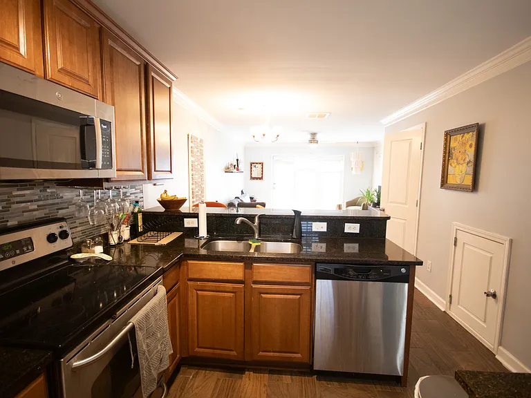 1330 Green Oaks Ln #E — Photo 5