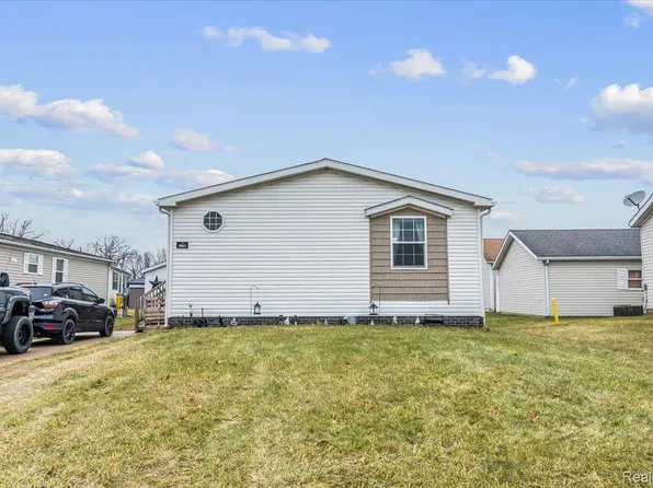 3463 Nottingham Dr, Northville, MI 48167