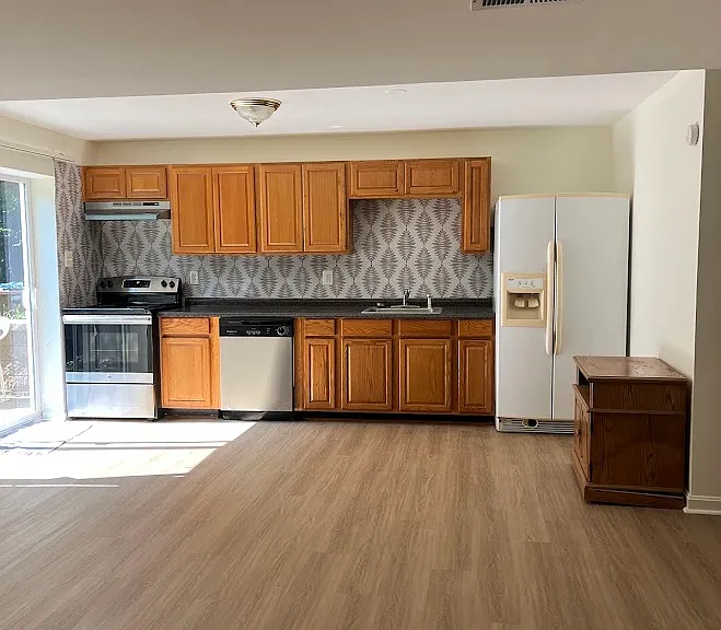 1478 Apple Ct #BASEMENT — Photo 1