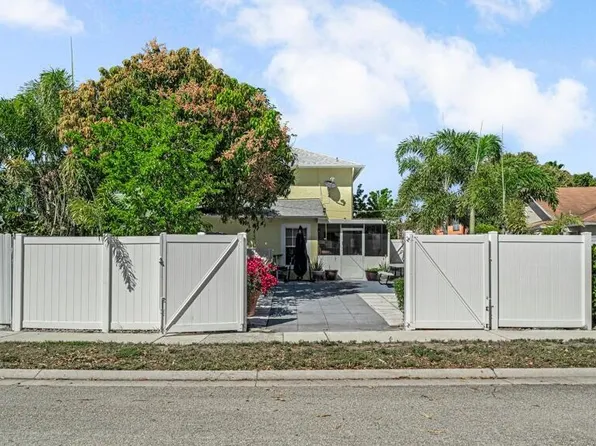 10293 Boynton Place Circle, Boynton Beach, FL 33437