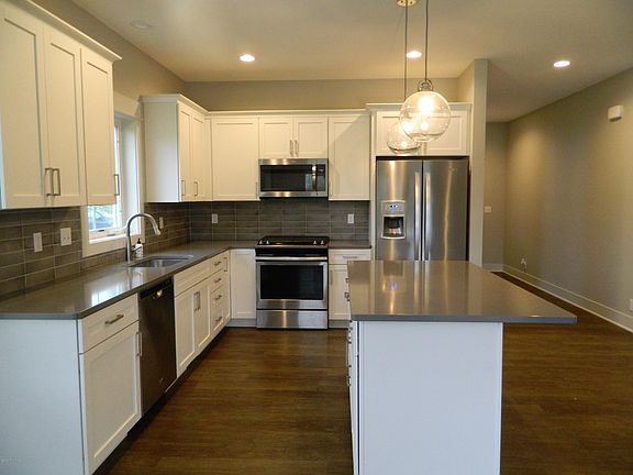 4th image of 2130 Petoskey Dr