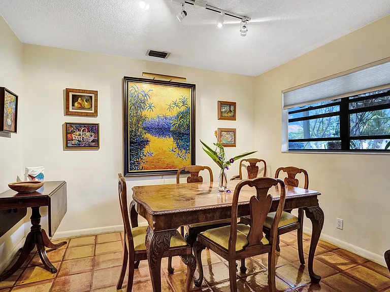 420 NE 36th St — Photo 16