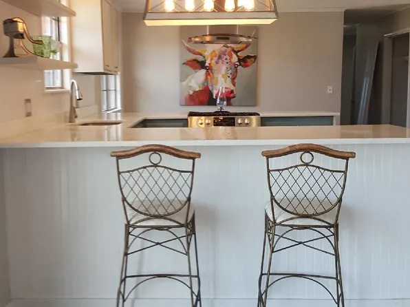 207 E Saddlerock Rd S, Sand Springs, OK 74063