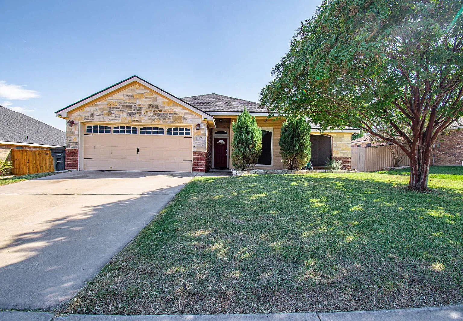 4 bed, 2.0 bath, 1863 sqft, $1,700 — Photo 1