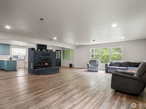 5th image of 543 E Hazel Street