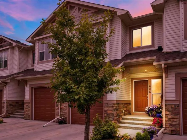 226 NE Sunset Point, Cochrane, AB T4C 0L2