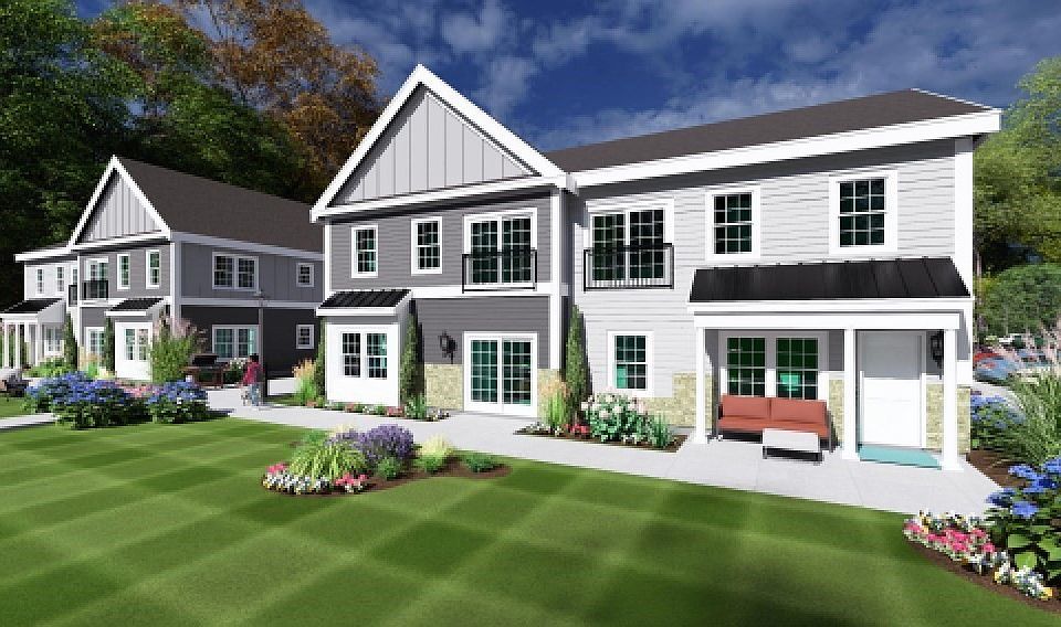 2nd image of 1325 Main St